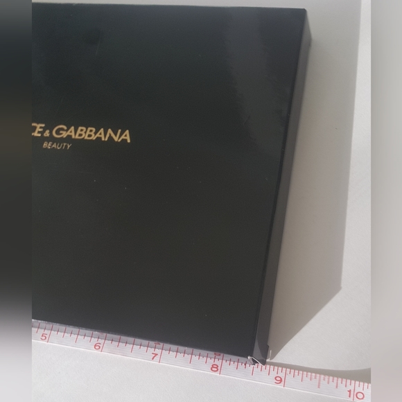 📖 Dolce & Gabbana Beauty Sketch Book - Picture 3 of 7